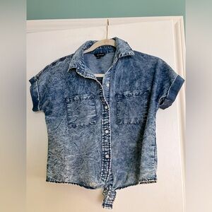 Acid wash Jean button tee with tie
